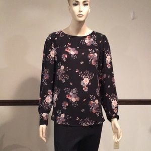 Long sleeved pull-over blouse